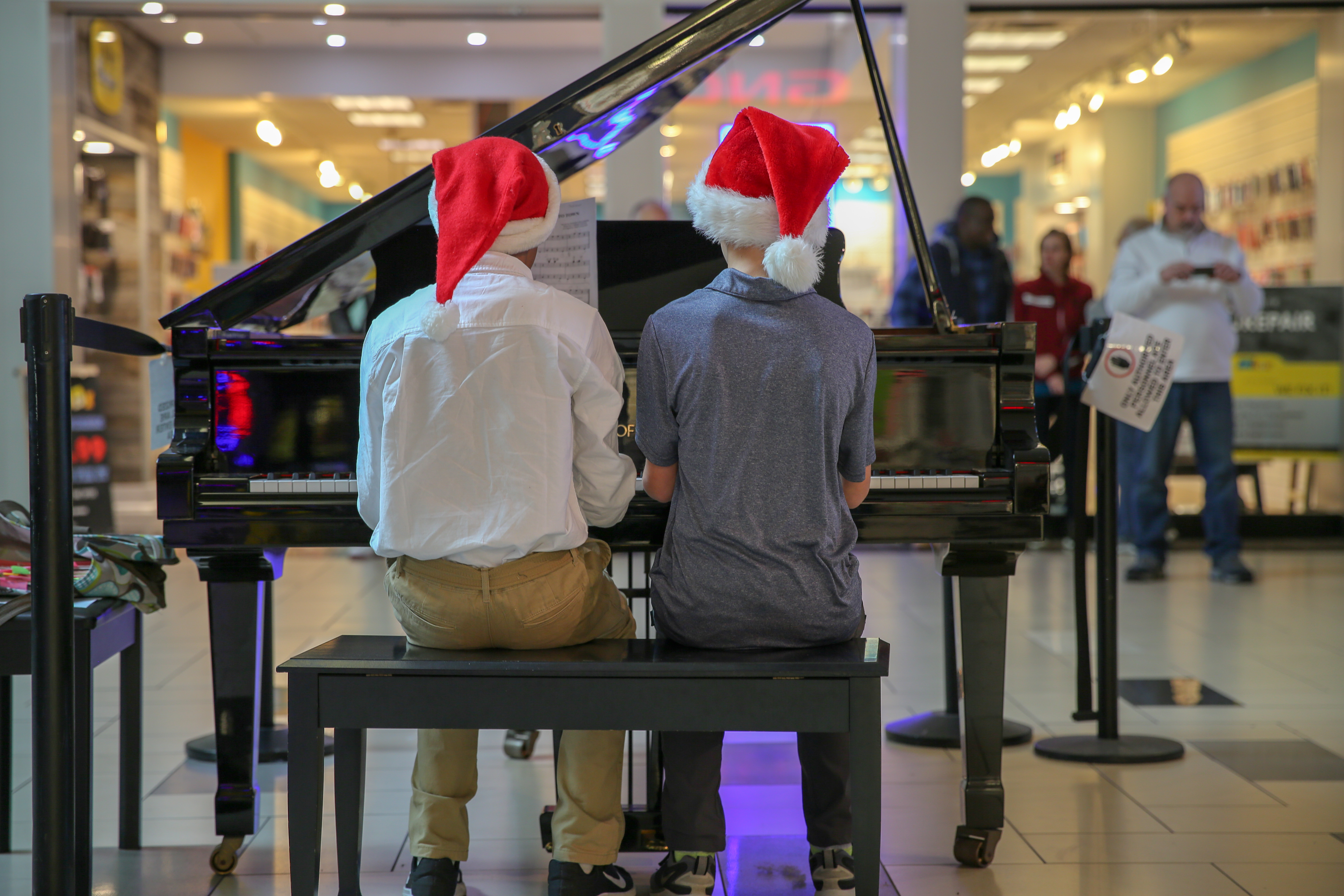 Discovery performs at University Park Mall