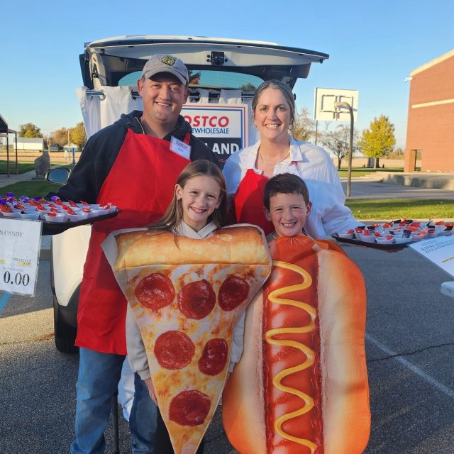 🎃👻Here's a look at some of the Halloween photos from some of our schools 🤠👽🧟‍♂️🧜‍♂️Check out all the photos in your school's Canto photo portal📸