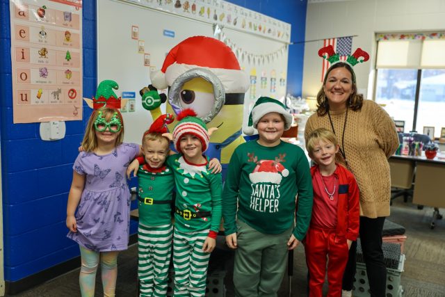 It’s beginning to look a lot like the North Pole at Moran Elementary! 🎄✨
Students and staff got into the holiday spirit today for "Dress Like an Elf Day", showing off their festive outfits, striped socks, and cheerful elf hats.
Take a look at our favorite moments from the day filled with laughter, holiday magic, and a whole lot of #PHMExcellence! 💚❤️