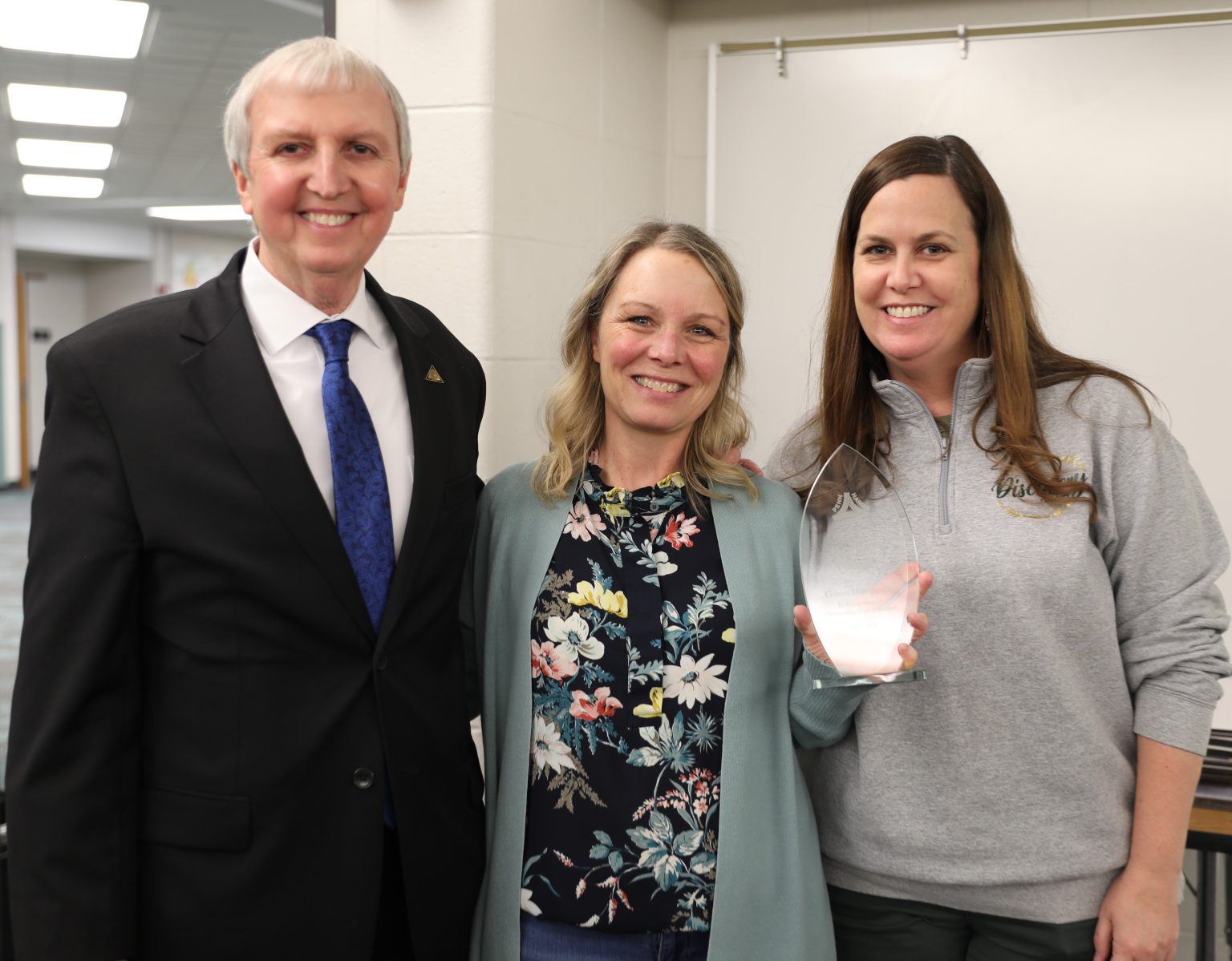 Mrs. Manspeaker wins PHM Impact Award - Discovery Middle School